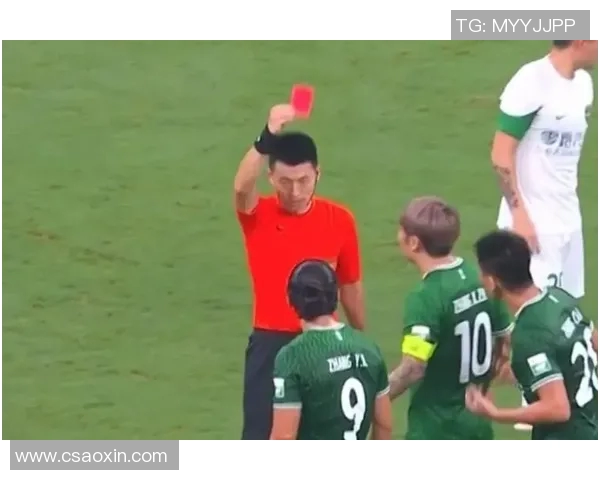 足球明星因争议判罚被红牌罚下的精彩瞬间视频回顾
